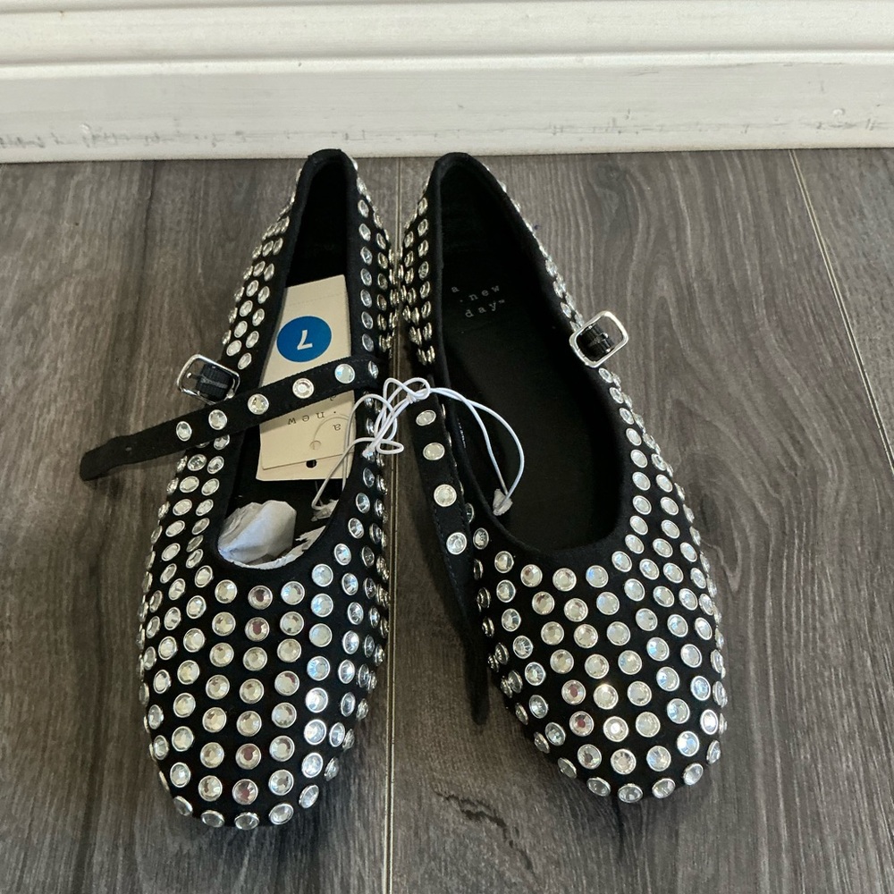 Women’s  Issa Rhinestone Ballet Flat. - Picture 16 of 16